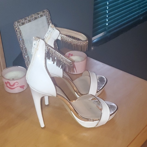 White and gold tasle heels!! - Picture 4 of 4